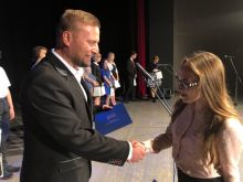 Miniatura zdjęcia: Burmistrz wręczył stypendia naukowe