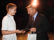 Miniatura zdjęcia: Burmistrz wręczył stypendia najzdolniejszym uczniom